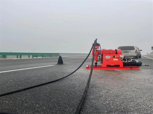 定结马路路基路面开裂下沉注浆加固灌浆